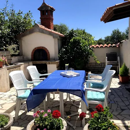Ferienhaus Nives Mare Holliday House *