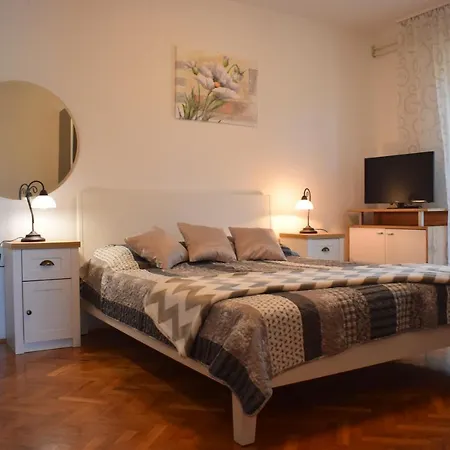 Holiday home Nives Mare Holliday House