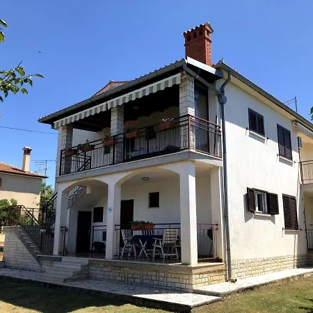 Nives Mare Holliday House Holiday home